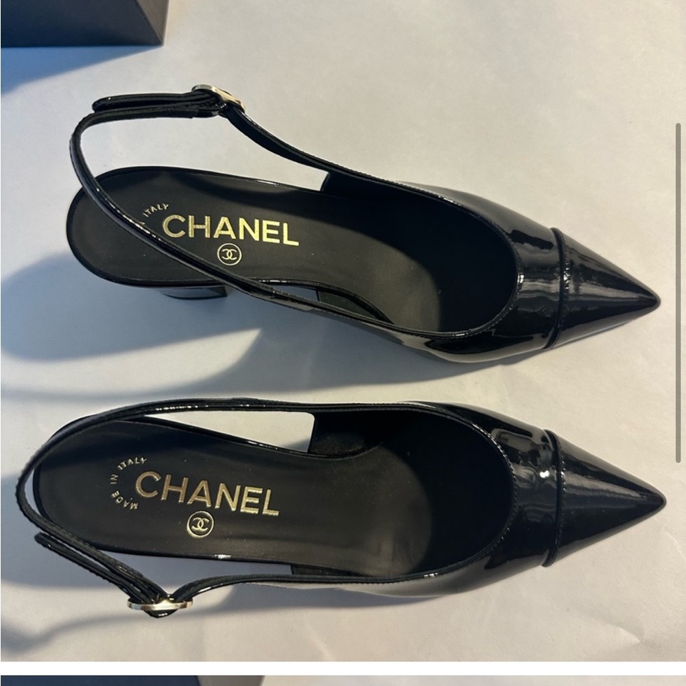 CHANEL SLINGBACK PATENT LEATHER SANDAL - Picture 4 of 7